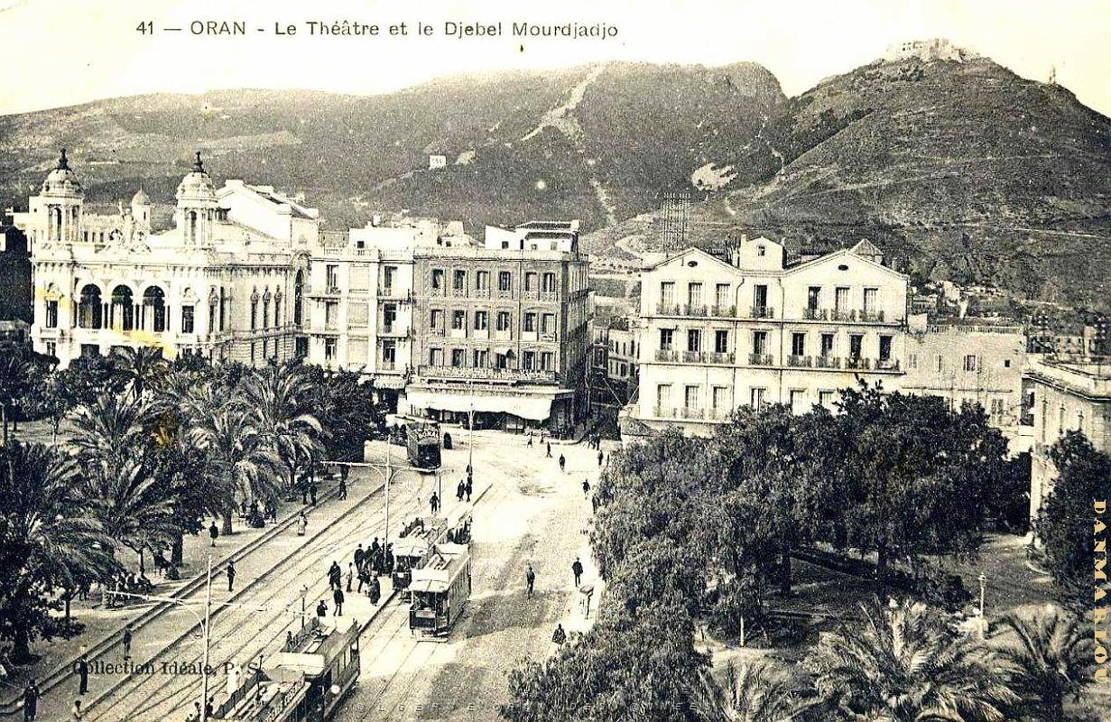 PA c- 021- Place d'Armes- trams et autobus.jpg